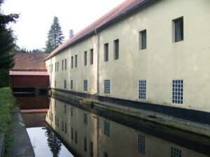 Der Fluss „Pfreimd“ an der Hammermühle wird heute zur Stromerzeugung genutzt